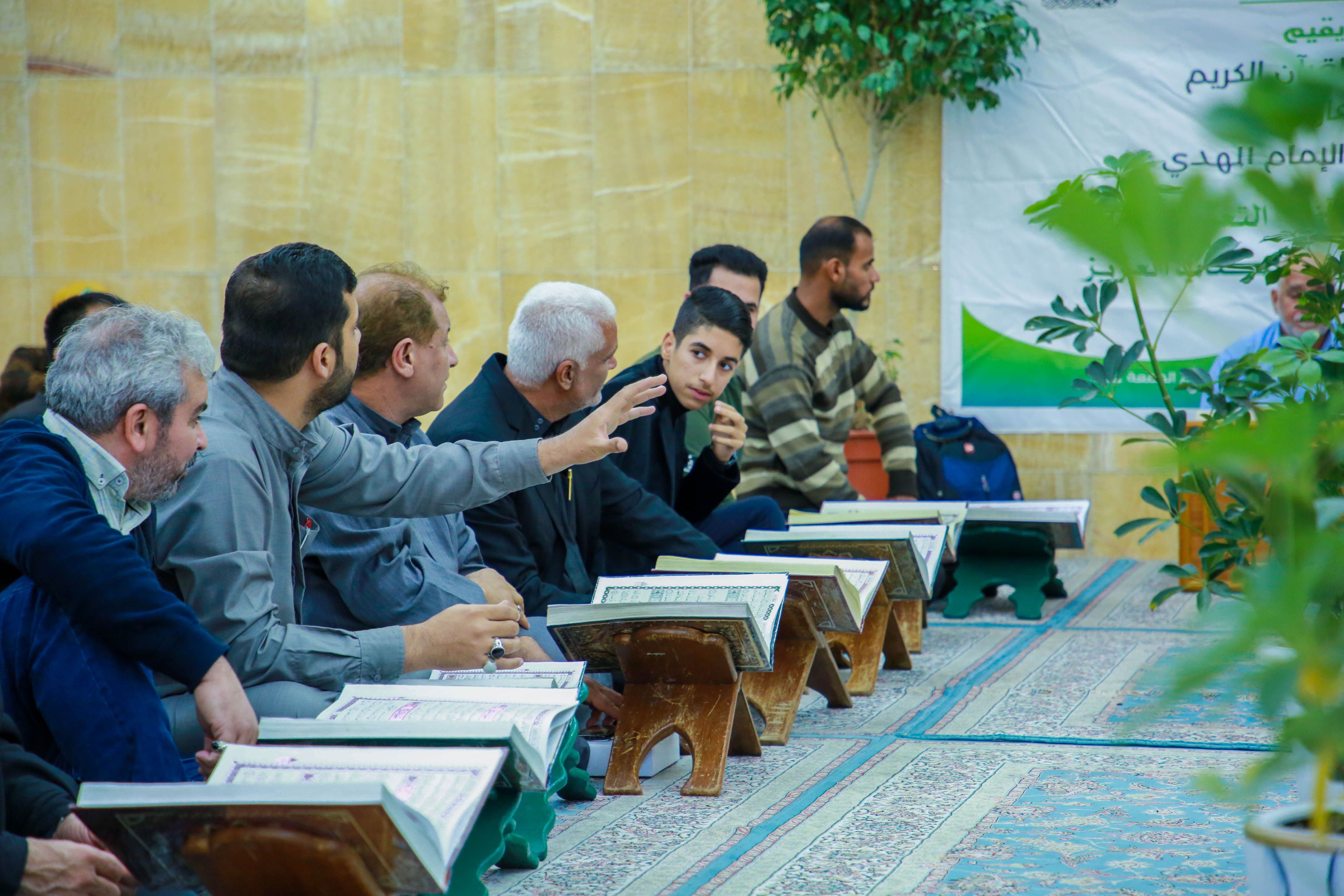 معهد القرآن الكريم يواصل إقامة الجلسة التعليمية في مقام الإمام الحجة (عج)