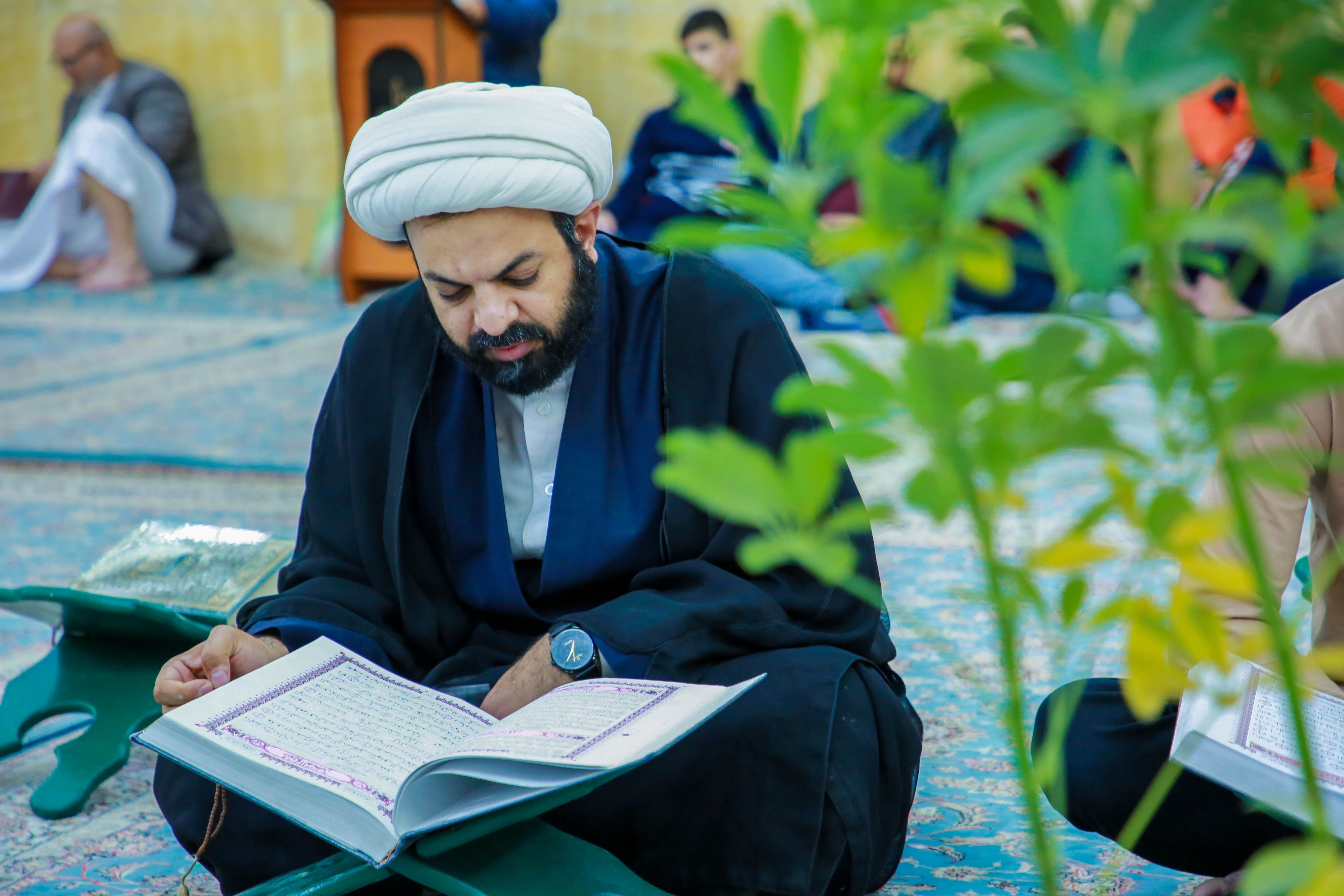 معهد القرآن الكريم يواصل إقامة الجلسة التعليمية في مقام الإمام الحجة (عج)