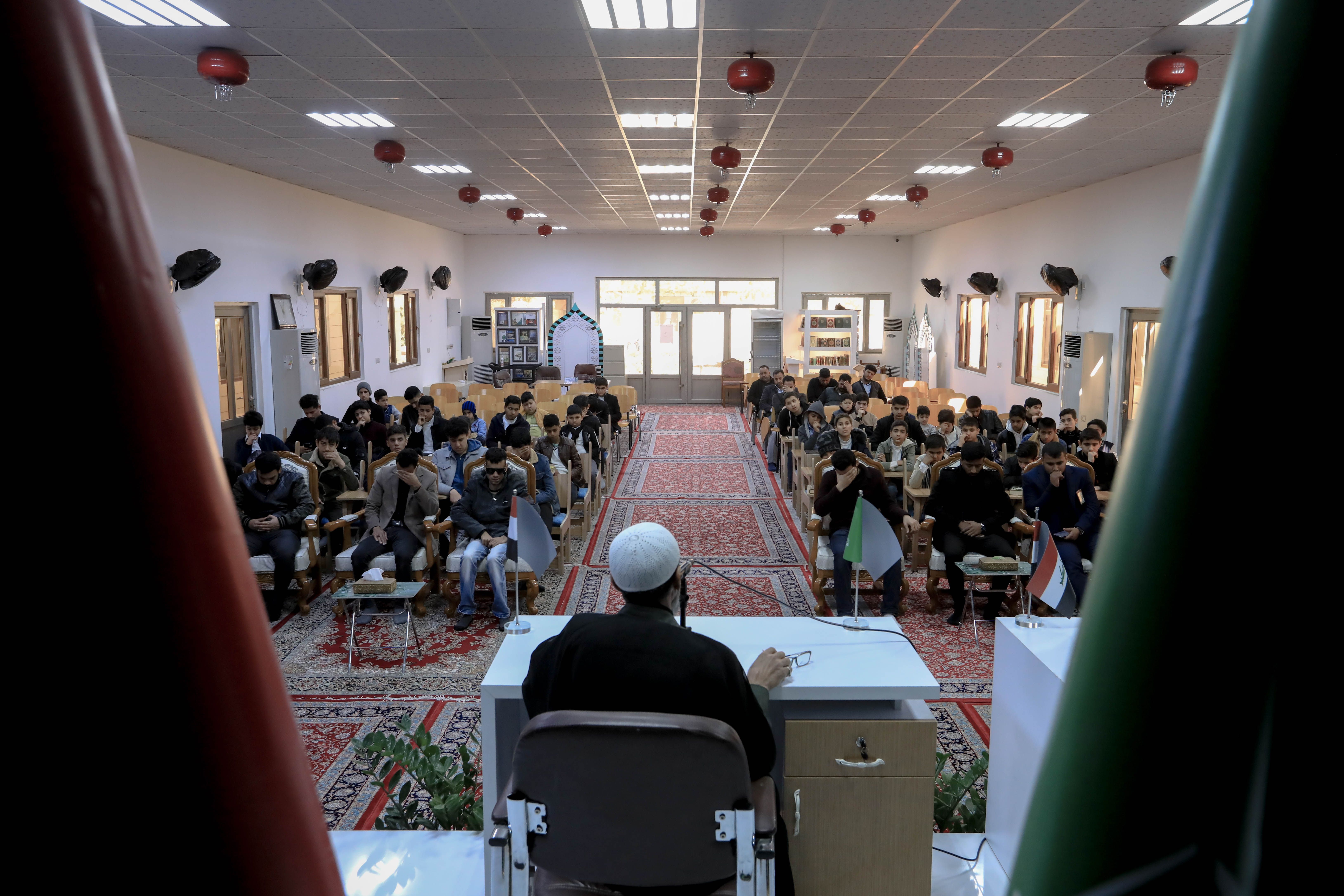 معهد القرآن الكريم يقيم مجلس عزاء في ذكرى وفاة السيدة زينب -عليها السلام-