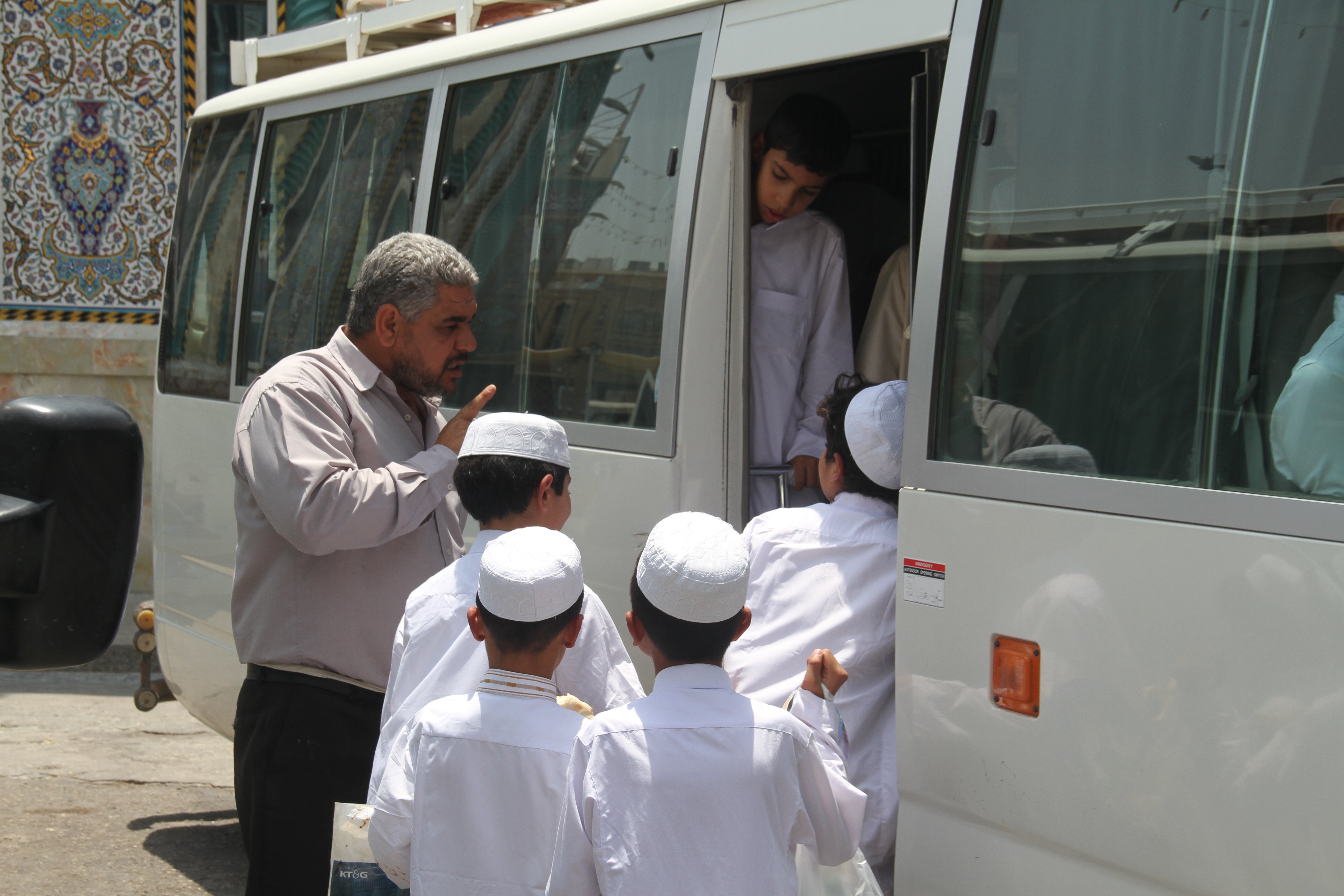 تنظيم عالي وجهد كبير لنقل طلبة مشروع الدورات القرآنية الصيفية في العتبة العباسية المقدسة