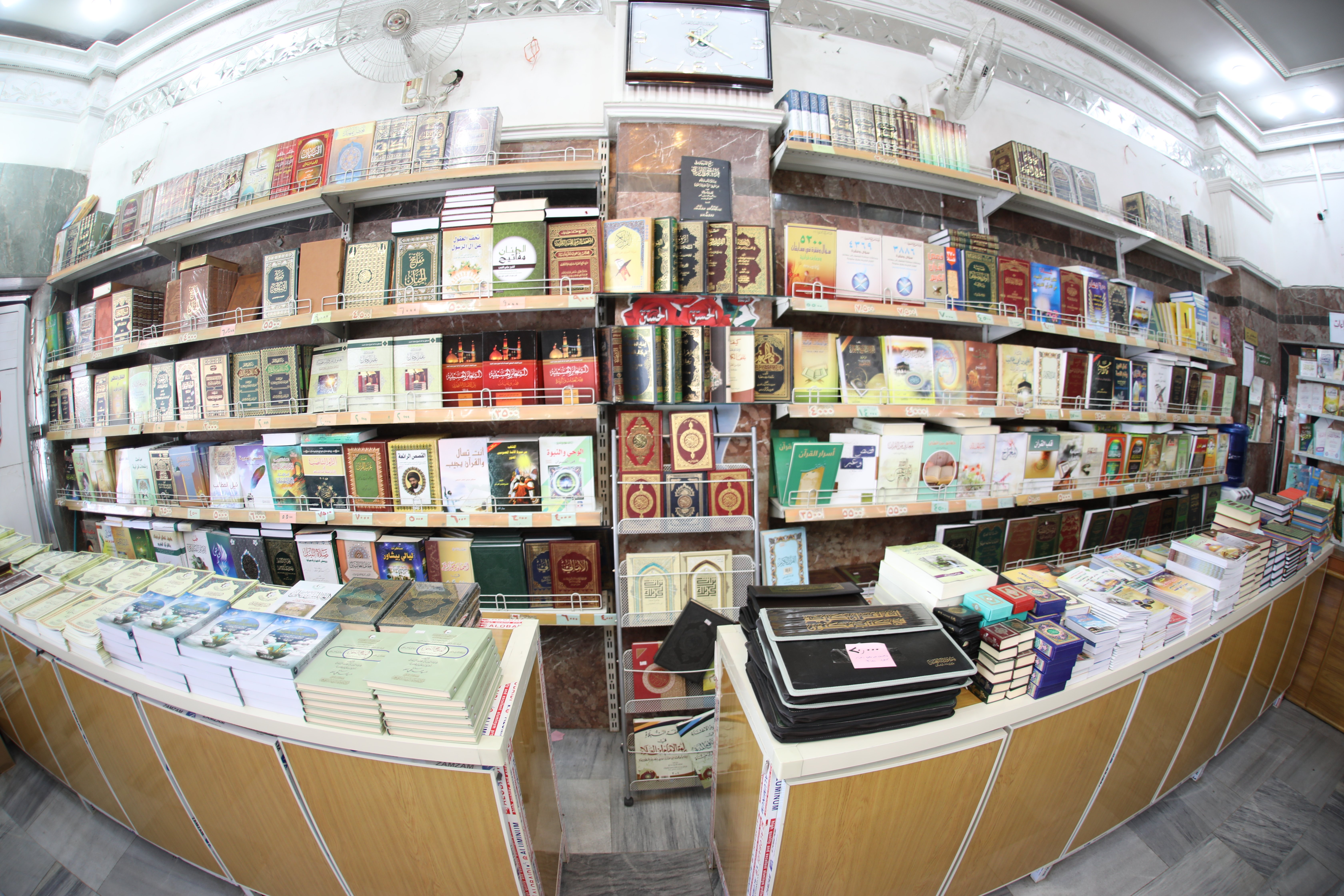 مبيعات معهد القرآن الكريم رافد قرآني يقصده المختصون للتزود بشتى المصادر المهمة