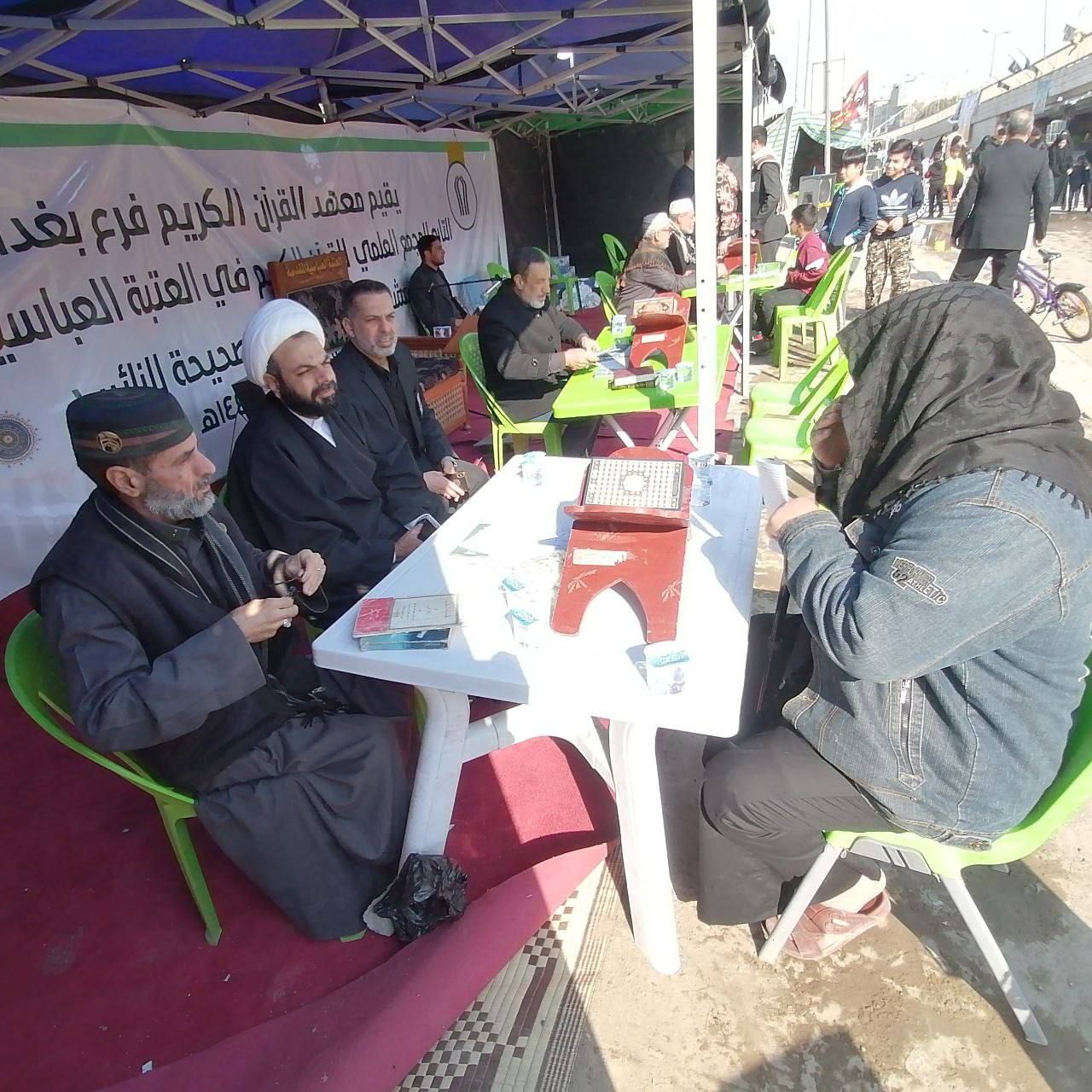معهد القرآن الكريم يقيم مشروع تعليم القراءة الصحيحة للزائرين في بغداد