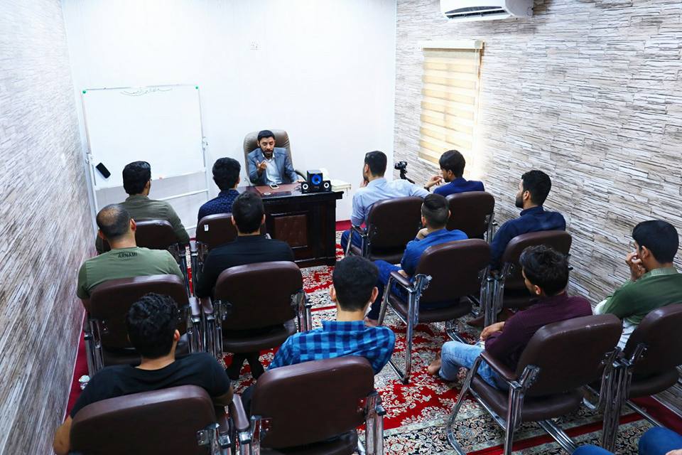 دورة تأهيلية لجمعٍ من قرّاء مؤسسة أهل البيت (عليهم السلام) في البصرة يقيمها مركز المشاريع القرآنية