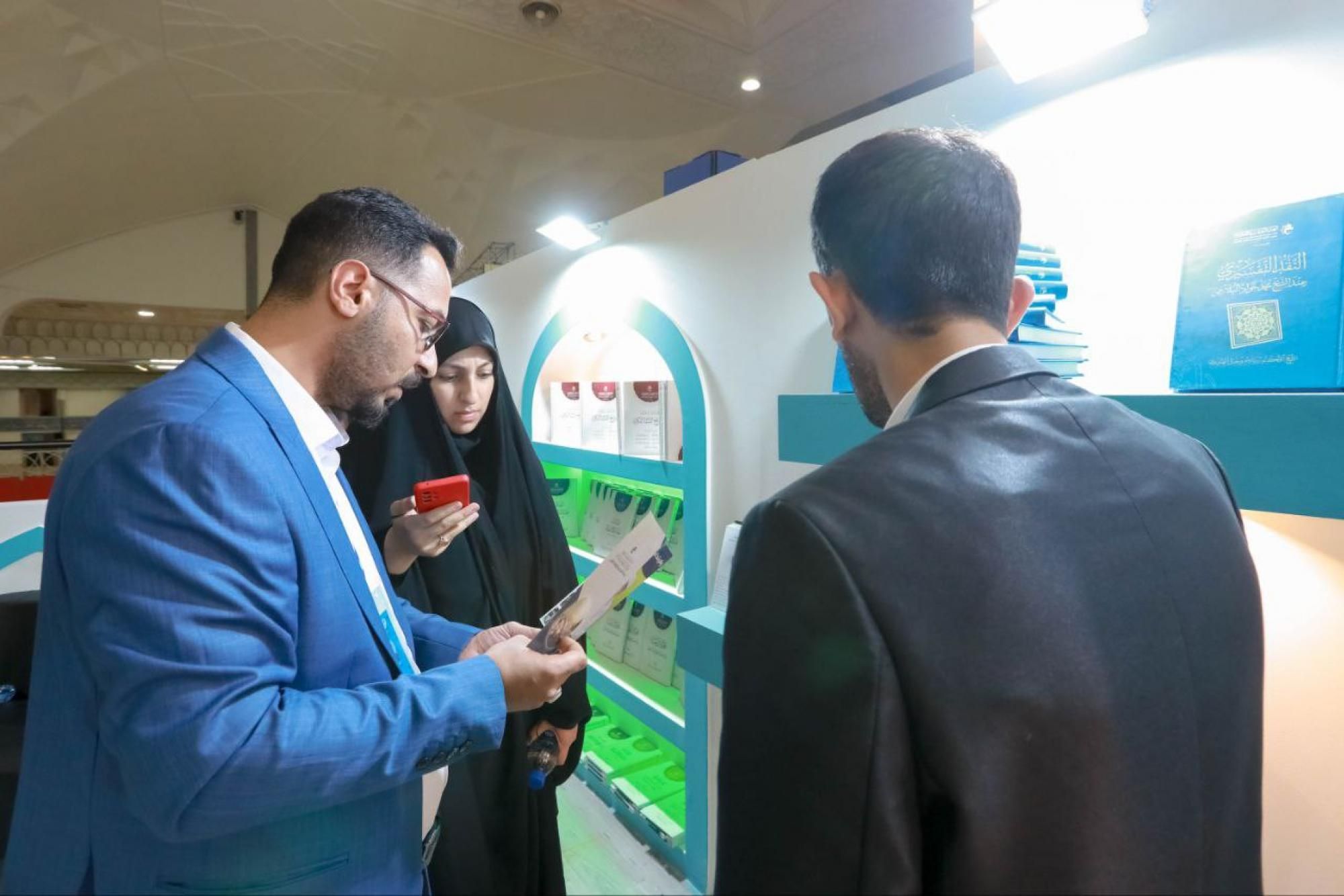جناح المجمع العلمي يشهد توافد أعضاء الوفود الباكستانية والأفغانية في معرض طهران الدولي
