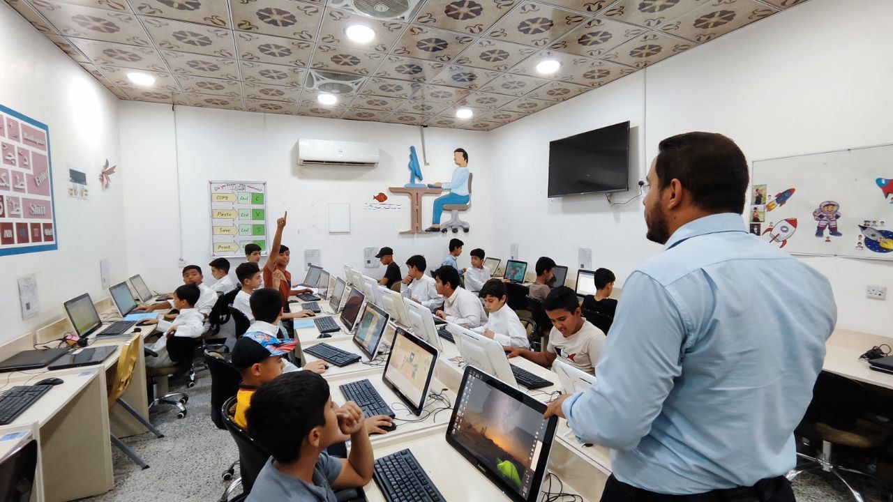 المجمع العلمي يقدّم دروساً في الحاسوب لطلبة مشروع الدورات الصيفية