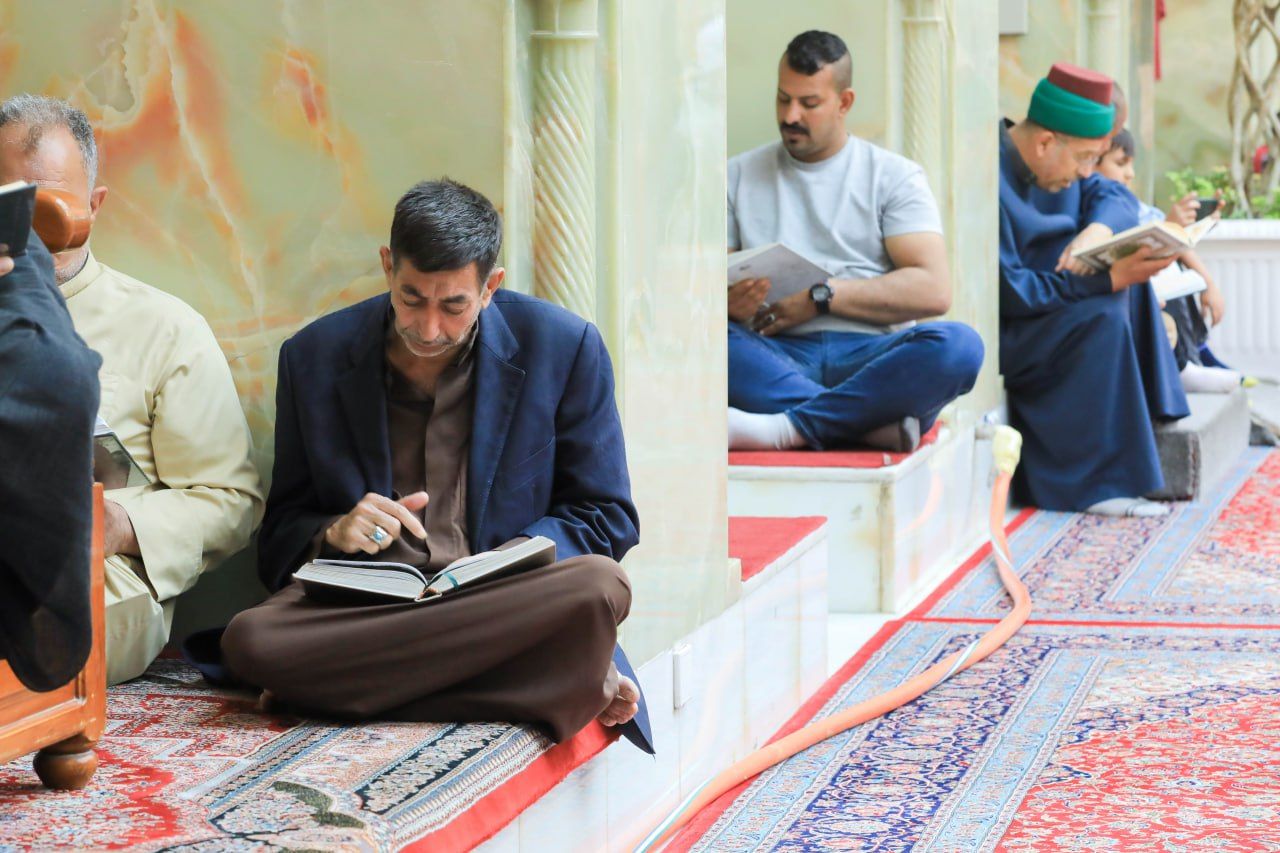 أساتذة الجامعات العراقية يشاركون ضمن فعاليات الختمة القرآنية في الصّحن العبّاسيّ المُطهّر