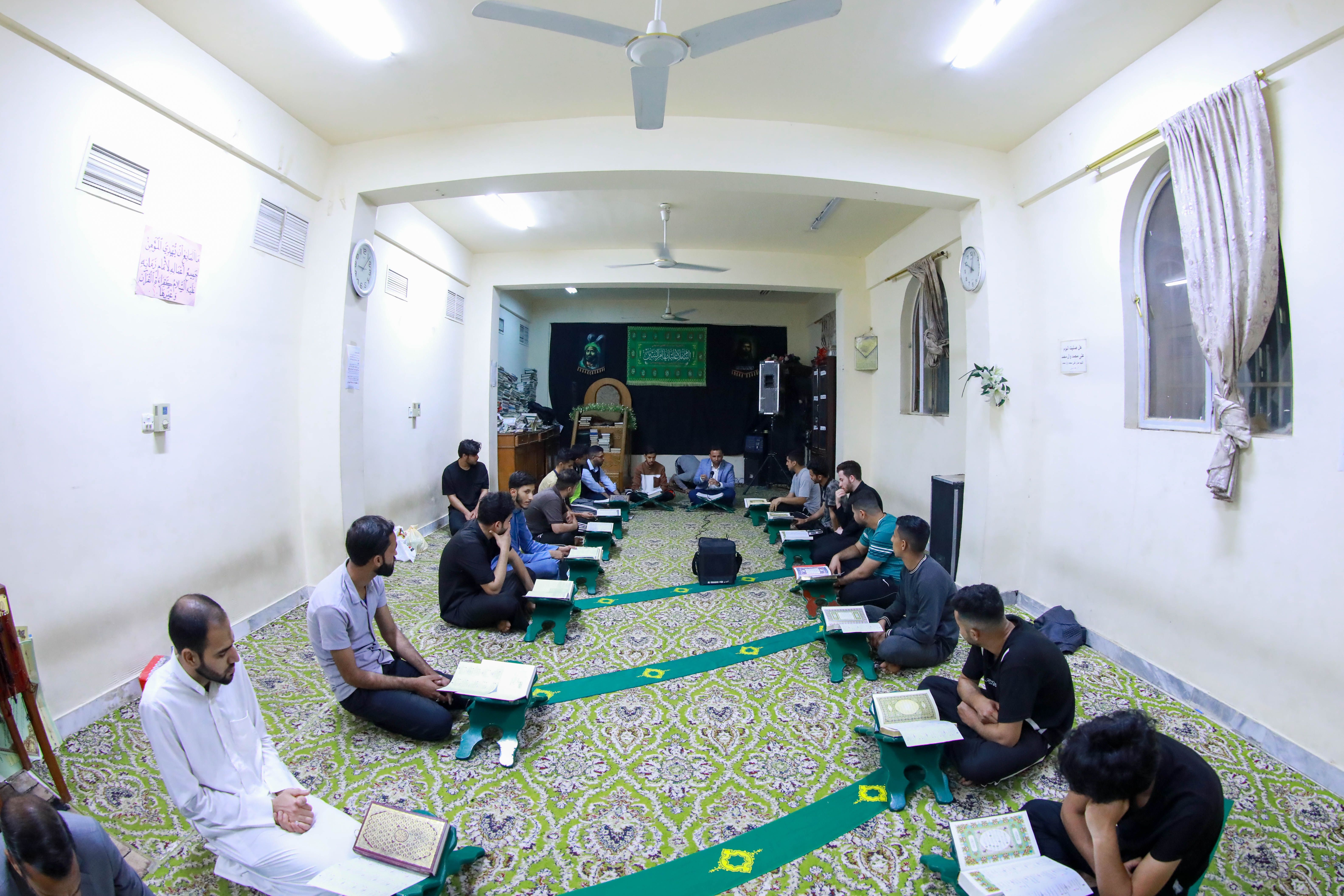 جامعة كربلاء تحتضن أمسية قرآنية في أقسامها الداخلية ضمن المشروع القرآني في الجامعات