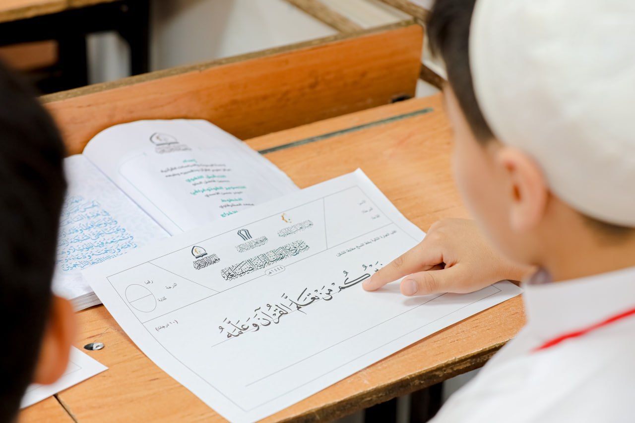 بهدف كشف المواهب وتنميتها، المَجمَع العلميّ ينظم مسابقة في الخط العربي لطلبة الدورات الصيفية