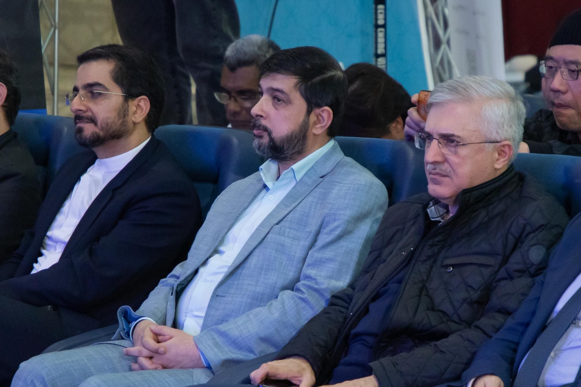 وزير الثقافة الإيراني يطّلع على جناح المجمع العلمي في معرض طهران الدولي