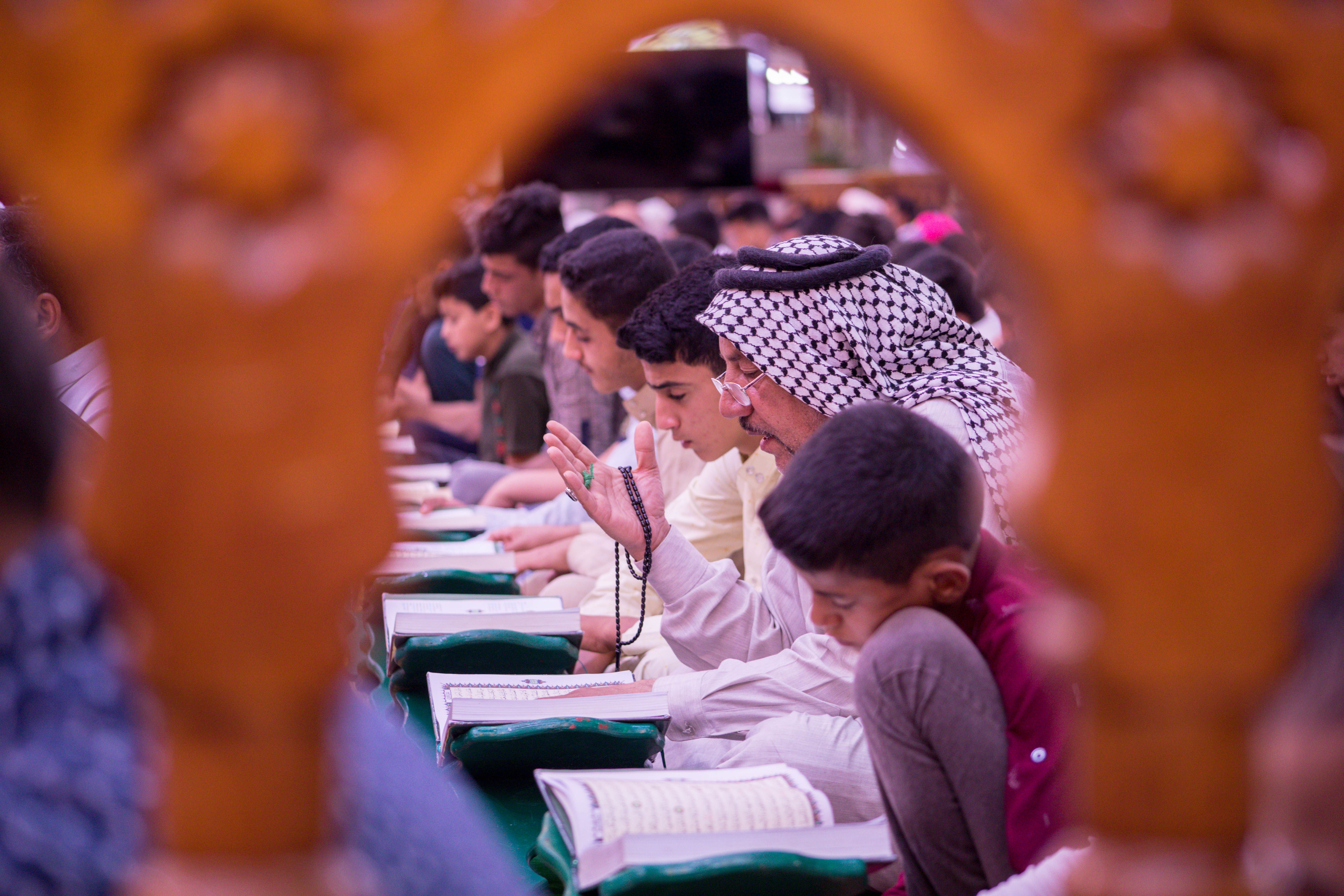 في رحاب الصحن العبّاسي المطهر معهد القرآن الكريم يقيم الختمة القرآنيّة الرمضانيّة المرتلة