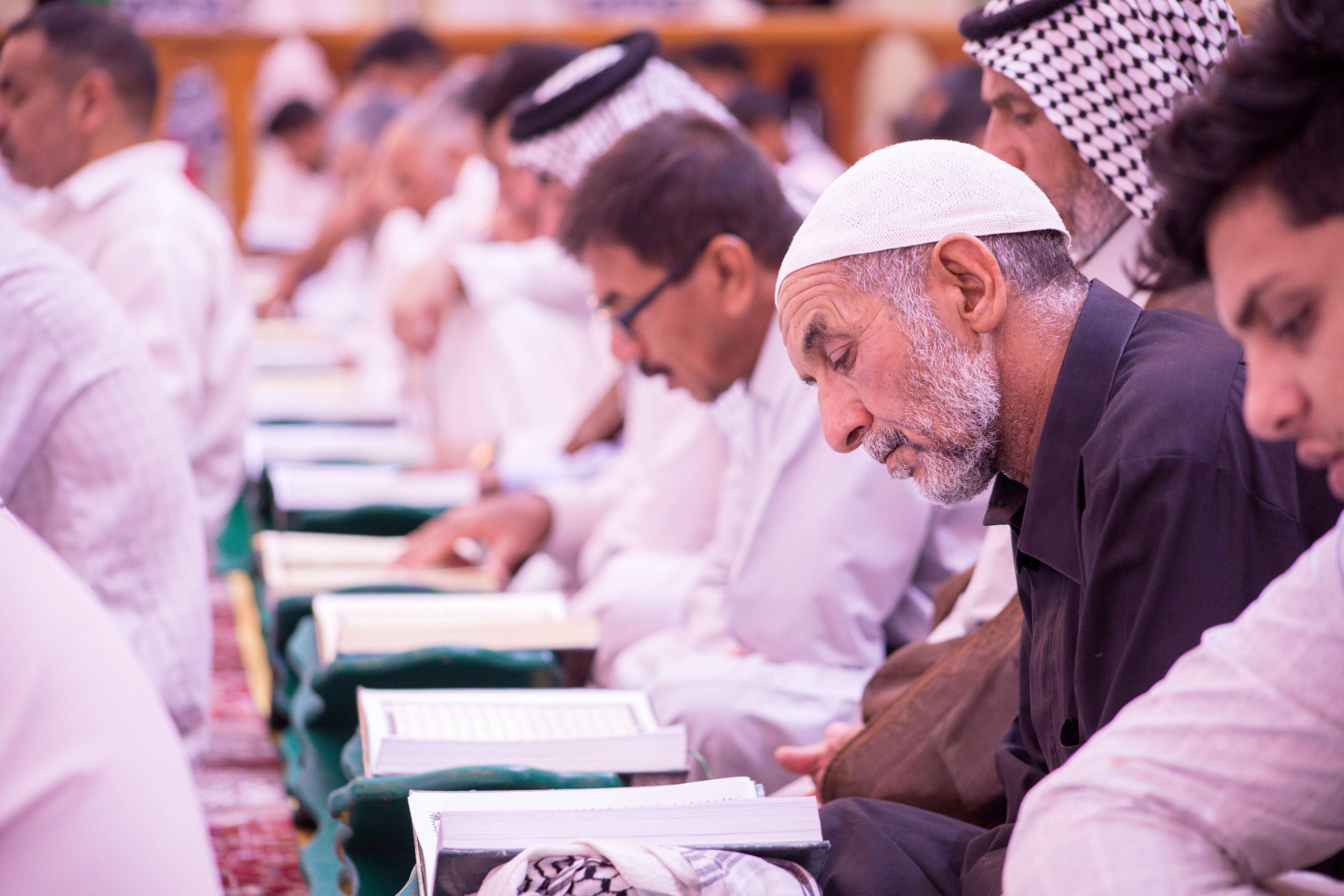 في رحاب الصحن العبّاسي المطهر معهد القرآن الكريم يقيم الختمة القرآنيّة الرمضانيّة المرتلة