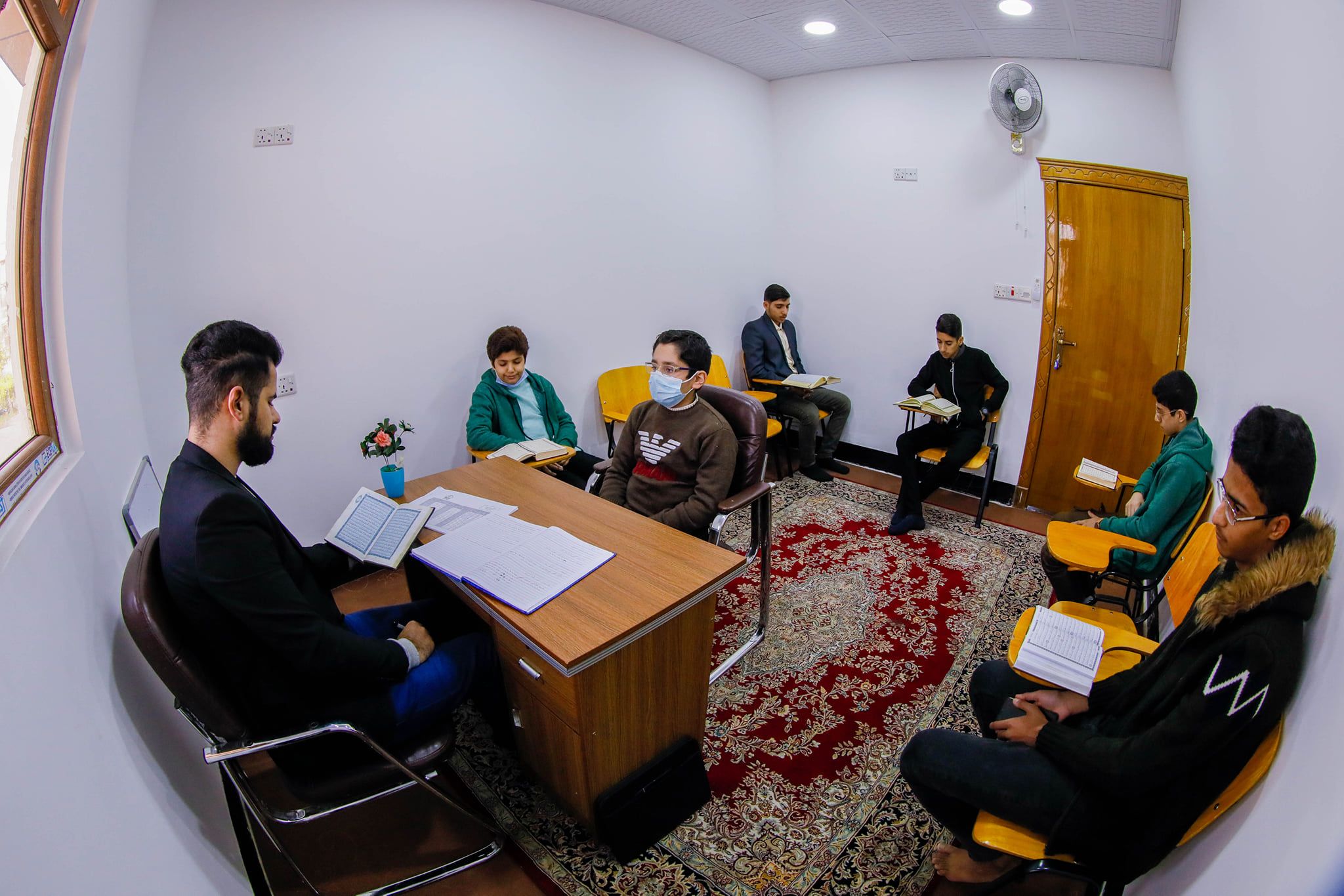 طلبة مشروع حفظ القرآن الكريم يواصلون دروسهم اليومية على وفق آلية تعليم متطورة
