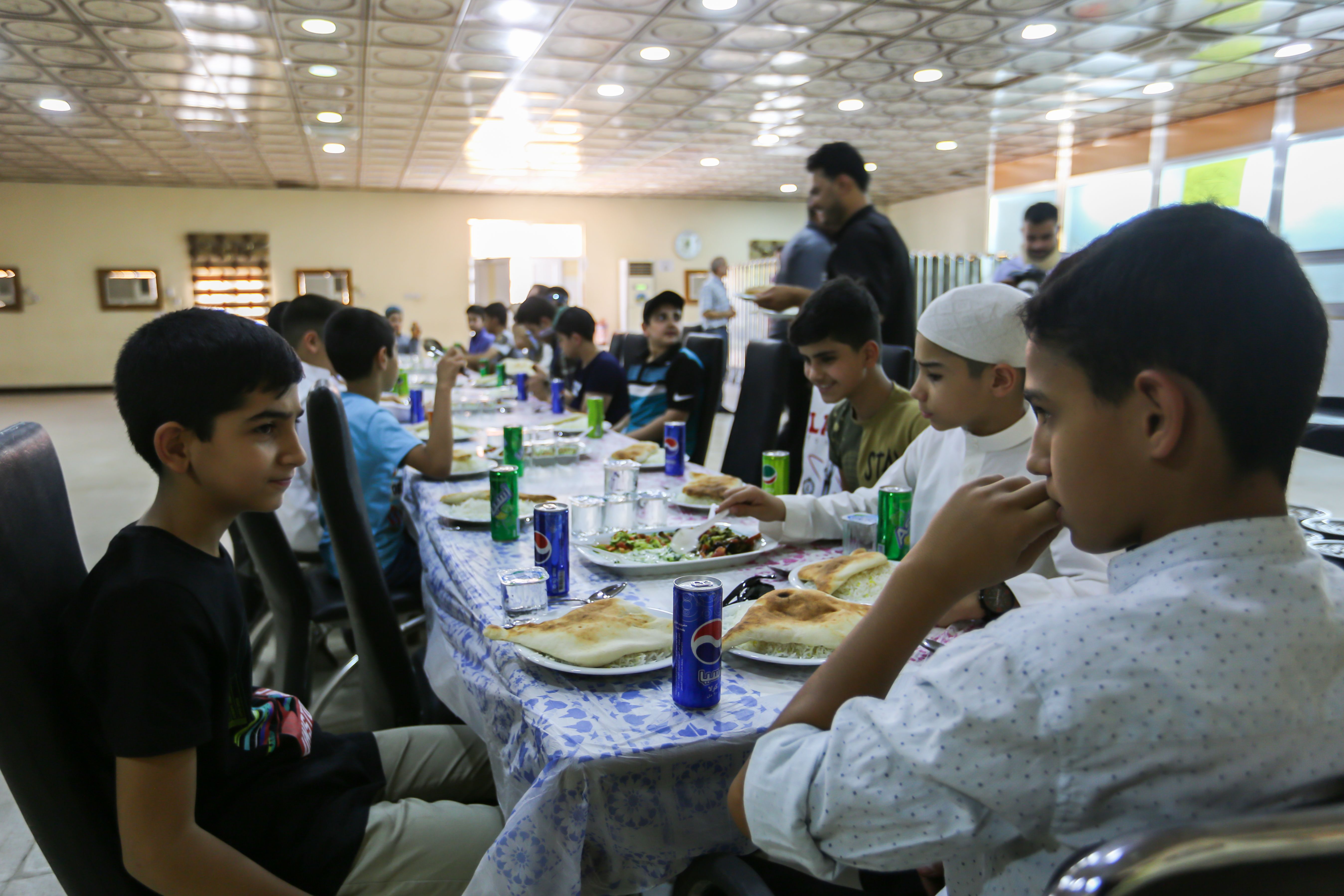 معهد القرآن الكريم فرع بغداد يقيم برنامجًا دينيًا وترفيهيًا لطلبة حفظ الكتاب العزيز