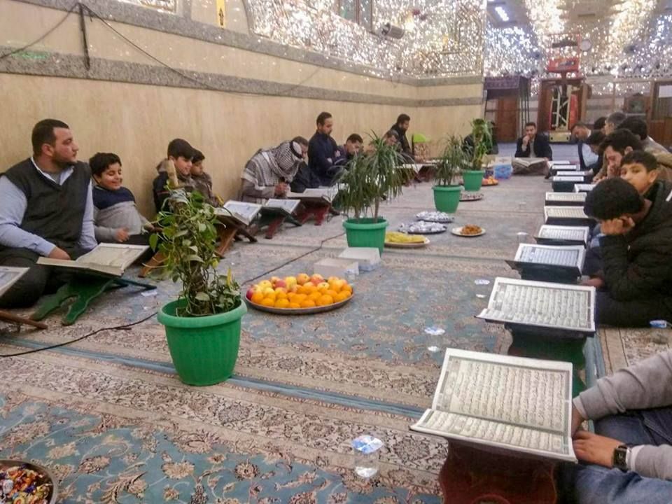 جانب من المحفل القرآني التعليمي في مقام الامام المنتظر (عج) الذي يقام اسبوعياً من قبل معهد القرآن الكريم التابع للعتبة العباسية المقدسة.