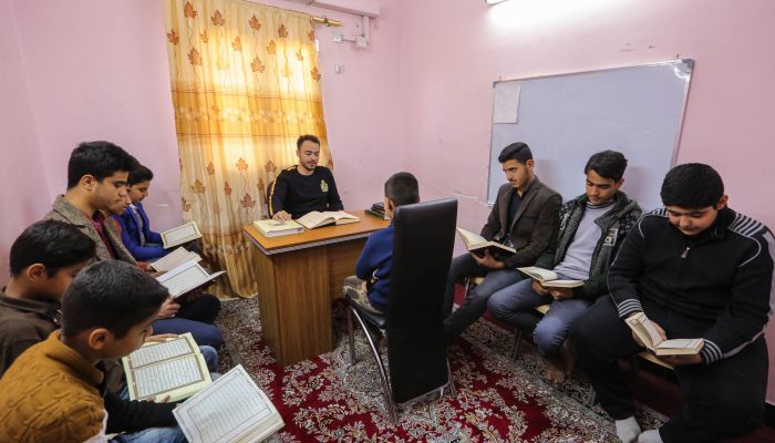 جانب من استمرار دروس وحدة التحفيظ التابعة لمعهد القرآن الكريم في العتبة العباسية المقدسة .