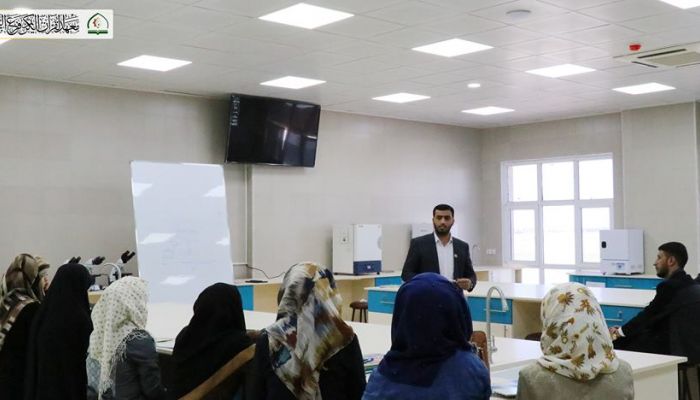معهد القُرآن الكريم يفتتح دورة قرآنية لأحكام التلاوة والتجويد في جامعة الكفيل - كُلّيّة الصّيدلة ضمن المشروع القُرآنيّ في الجامعات والمعاهد العراقيّة.