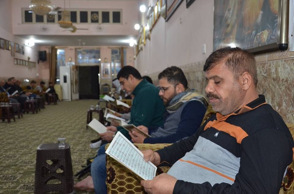 جانب من الختمة القرآنية الأسبوعية التي يقيمها معهد القرآن الكريم فرع بغداد التابع للعتبة العباسية .