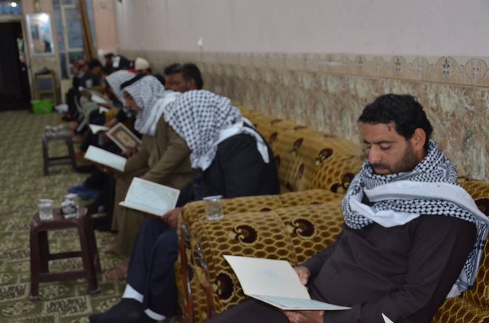 جانب من الختمة القرآنية الأسبوعية التي يقيمها معهد القرآن الكريم فرع بغداد التابع للعتبة العباسية .
