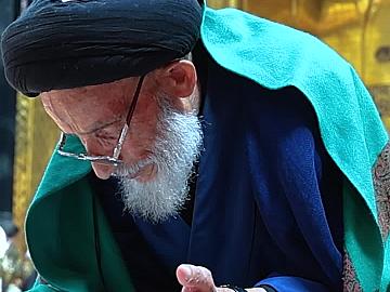 صحن مرقد أبي الفضل العباس (عليه السلام) يشهد مراسم قراءة دعاء الندبة
