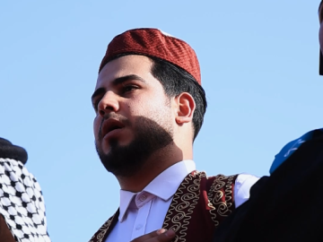 طلبة الجامعات العراقية يردِّدون  عهد تخرجهم  عند مرقد أبي الفضل العباس (عليه السلام) في حفل التخرج المركزي الخامس