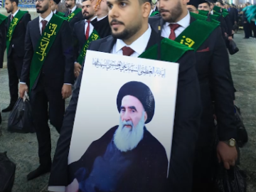 خلال مسيرة مهيبة ...متخرجو دفعة على هدي القمر السادسة يؤدون مراسم زيارة مرقد الإمام الحسين (عليه السلام)