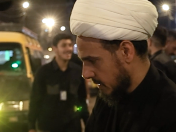 المجمع العلمي يقدم وجبات طعام متنوعة عبر موكبه الخدمي للزائرين بذكرى شهادة النبي (صلى الله عليه وآله)