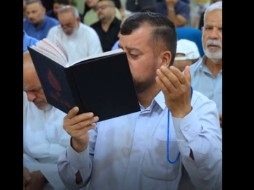 المؤمنون يشاركون بقراءة دعاء كميل في مرقد أبي الفضل العباس (عليه السلام)