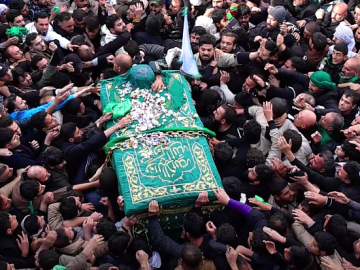 جموع المؤمنين تشيع النعش الرمزي للإمام الكاظم (عليه السلام) بذكرى شهادته في مدينة الكاظمية