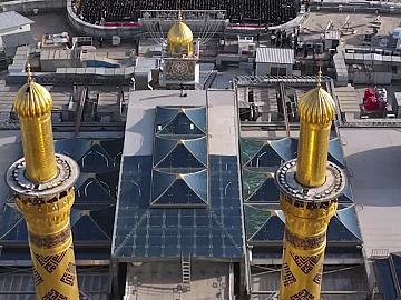 الطلبة المشاركون في الحفل المركزيّ لتخرّج طلبة الجامعات العراقية يؤدّون زيارة جماعيّة لأبي الفضل العباس (عليه السلام)..