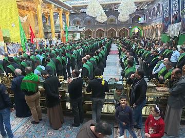 أصوات ولائية تصدح في صحن المولى أبي الفضل العباس (عليه السلام)