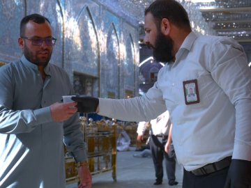 من شعبة السقاية إلى يد الزائر.. قسم الخدمية يوفّر الماء البارد للزائرين