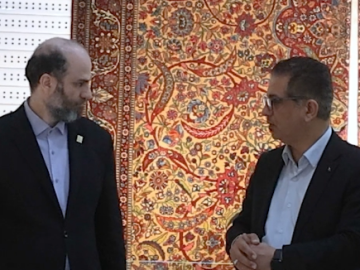 وفد العتبة العباسية المقدسة يطّلع على تقنيات خزن السجاد اليدوي وترميمه في متحف العتبة الرضوية المقدسة