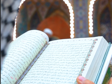 المؤمنون يشاركون في مراسم قراءة دعاء الندبة عند مرقد أبي الفضل العباس (عليه السلام)
