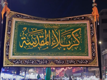 موكب أهالي كربلاء يحيي ذكرى شهادة الإمام الكاظم (عليه السلام) عند مرقده الطاهر