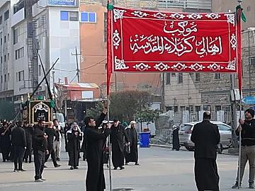 وسط أجواء من الحزن العتبتان المقدستان الحسينية والعباسية تشهدان مراسم تشييع النعش الرمزي للإمام الهادي (عليه السلام)