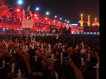 المعزّون يطلقون مسيرة الشموع الحسينية مواساةً للإمام الحسين وأهل بيته (عليهم السلام) في ليلة العاشر من المحرّم