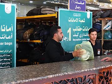 الكشوانيات والأمانات.. خدمات مهمّة يقدّمها قسمُ الشؤون الخدمية للزائرين