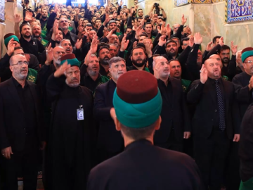 عبر موكب عزاءٍ موحّد.. خَدَمة العتبتين المقدّستين الحسينية والعبّاسية يحيون ذكرى شهادة السيدة فاطمة الزهراء (عليها السلام)