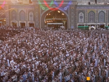 بمشهدٍ إيماني كبير وأجواءٍ يسودها الخشوع.. المؤمنون يؤدّون صلاة عيد الأضحى في ساحة ما بين الحرمَينِ الشريفَينِ