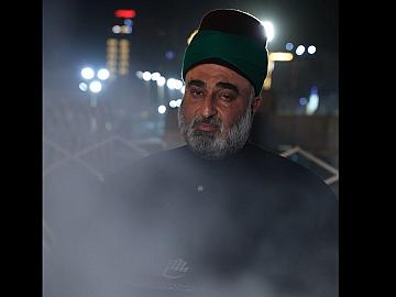 يحدث الآن... تبديل راية قبة مرقد أبي الفضل العباس (عليه السلام) الحمراء إلى السوداء إيذانًا بقدوم شهر المحرّم.