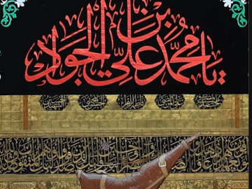 العتبة العباسية المقدسة تنشر لافتات الحزن والسواد بذكرى شهادة الإمام محمد الجواد (عليه السلام)