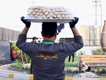 مجمّع الشيخ الكليني (قدّس سرّه) يقيم سُفرةً باسم السيدة أمّ البنين (عليها السلام) لزائري الأربعين