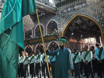 خدمة العتبة العباسية المقدسة يؤدون مراسم الممارسة الولائية في صحن مرقد أبي الفضل العباس (عليه السلام).