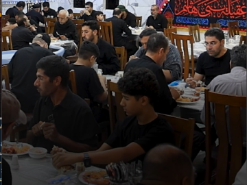 قسمُ المضيف في العتبة العبّاسية المقدّسة يقدّم خدماته لزائري مرقدي الإمام الحسين وأخيه أبي الفضل (عليهما السلام)