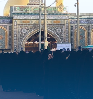 يحدث الآن....وصول الطالبات المشاركات بحفل تخرج دفعة بنات الكفيل التاسعة لباحة باب القبلة لمرقد أبي الفضل العباس (عليه السلام)
