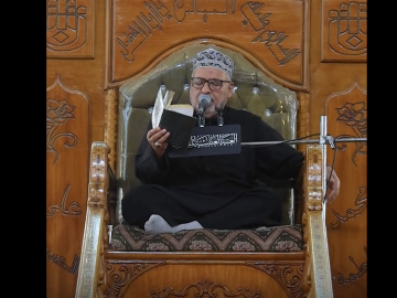 المؤمنون يؤدّون مراسم دعاء كميل في ليلة يوم عرفة عند صحن مرقد أبي الفضل العباس (عليه السلام)