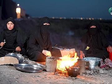رغم المعاناة .. لم يتوقفوا عن الخدمة