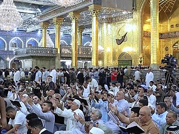 المؤمنون يؤدّون مراسم دعاء كميل في صحن مرقد أبي الفضل العباس (عليه السلام) وسط أجواءٍ إيمانية..