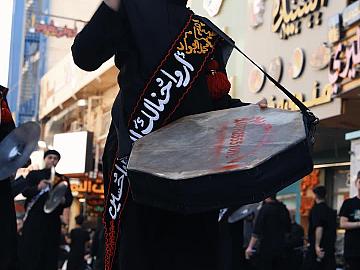 أطفال المواكب الحسينية.. جيلٌ ينشأ على قيم الخدمة والولاء في مدرسة الإمام الحسين (عليه السلام)