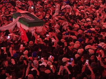 عند مرقد الإمام الحسين (عليه السلام).. مراسم تشـ.يـ.يع جثـ.مان سماحة آية الله السيد الشهـ.يد علي الخامـ.نئي (رضوان الله عليه)..